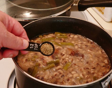 Field Peas with Snaps and Okra : Taste of Southern Frozen Field Peas And Snaps Recipes, Field Peas And Snaps Recipes, Southern Peas Recipe, Field Peas, Fresh Okra, Pinto Bean Recipes, Pickled Okra, Illustrated Recipe, Vegetable Plate