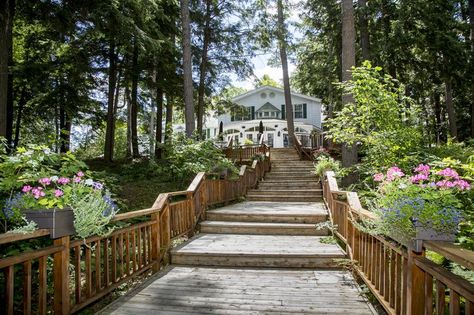 Muskoka Ontario Country- Sherwood Inn Wedding Venues Ontario, Muskoka Wedding, Couples Resorts, Ottawa Wedding, Event Room, Event Hall, Garden Wedding Venue, Resort Vacation, Inn Wedding