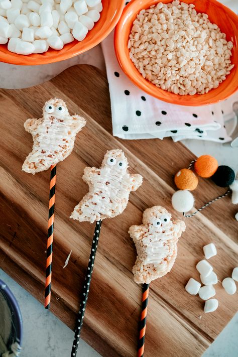 Halloween Treats Ideas, Ghost Pops, Homemade Halloween Treats, Halloween Treat Ideas, Making Rice, Cookie Decorating Icing, Candy Eyes, Childhood Photography, Ghost Cookies