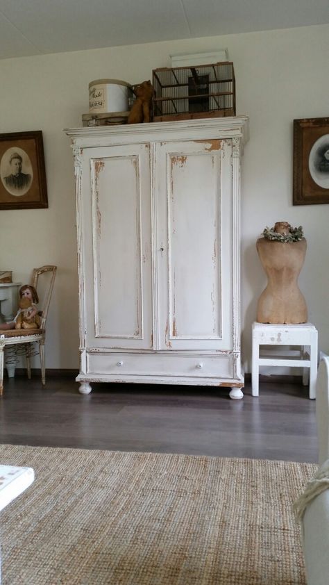 Entryway Wardrobe, Rustic Style Furniture, Bed Dining, Vintage Cupboard, Painted Cupboards, Shabby Chic Dresser, Furniture Shopping, Primitive Furniture, Colorful World