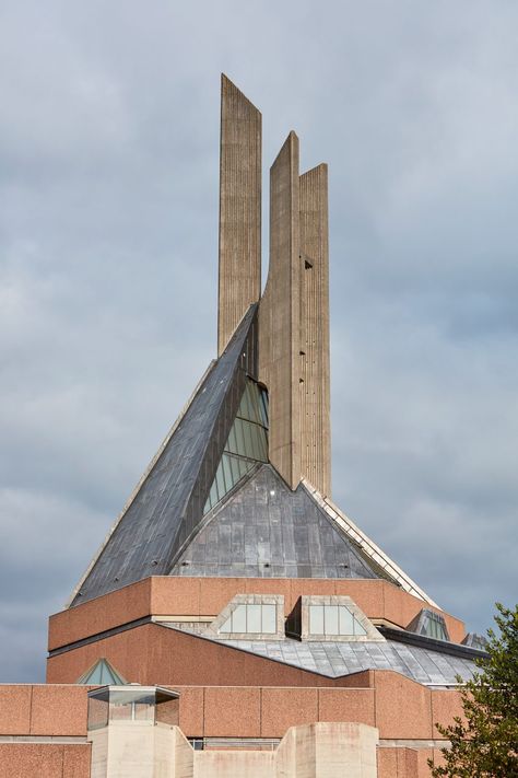 Clifton Cathedral refit by Purcell, photo by Phil Boorman Futuristic Building, Brutalism Architecture, Brutalist Buildings, British Architecture, Modern Church, Cathedral Architecture, Sacred Architecture, Religious Architecture, Cathedral Church