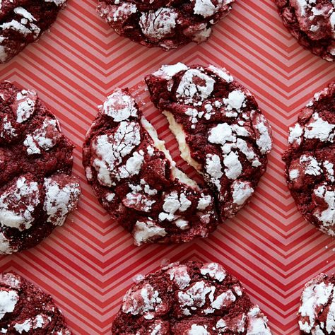 Stuffed Red Velvet Cookies, Milkshake Cookies, Red Velvet Crinkles, Red Velvet Cookie Recipe, Red Velvet Crinkle Cookies, Velvet Cookies, Strawberry Cake Mix, Red Velvet Cheesecake, Red Velvet Cookies