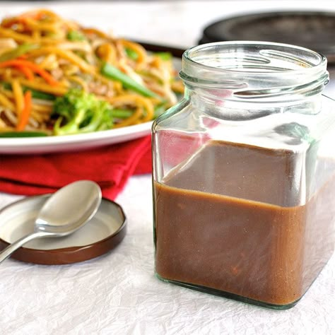 An authentic, all purpose Chinese Stir Fry Sauce I use in 90% of my regular stir fries. Made in a couple of minutes, store it in the fridge for weeks. Chinese Stir Fry Sauce, Chinese Brown Sauce, Tin Eats, Stir Fry Sauce Recipe, Chinese Stir Fry, Mapo Tofu, Asian Sauce, Recipe Tin, Recipetin Eats