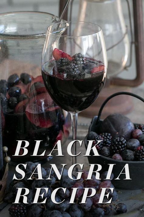 Black Sangria, Alcohol Punch, Alcohol Shots, Cocktails Easy, Sangria Cocktail, 30th Birthday Themes, Sangria Recipe, Halloween Party Dinner, Wine Party