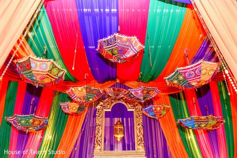 Garba stage umbrella decoration. Jaago Decor, Parasol Decor, Indian Umbrella, Gujarati Embroidery, Umbrella Wedding Decorations, Laces Design, Wedding Umbrella, Parasol Wedding, Umbrella Decorations