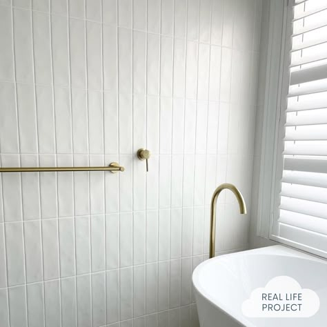 White Stacked Subway Tile Bathroom, Shiny White Tile Bathroom, Vertically Stacked Subway Tile, Bathroom White Tile Wall, Vertical White Subway Tile, White Tiles White Grout, Stacked Subway Tile, White Vertical Tiles Bathroom, White Vertical Subway Tile Bathroom