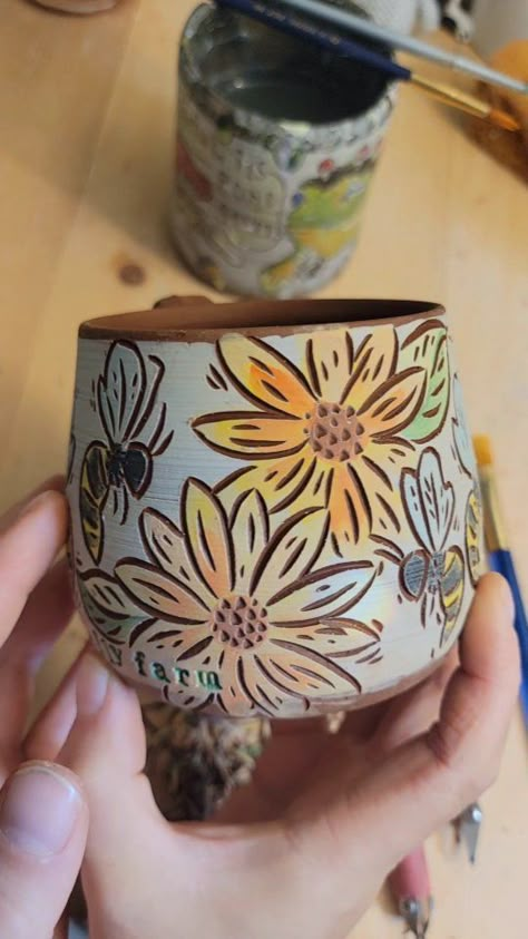 What do we think of the voice over? Or do we just prefer music? 🤔 . . . #pottery #ceramics #art #artist #handmade #howiamaco #amacobrent… | Instagram Underglaze Ideas Pottery, Pottery Mug Carving Ideas, Graffito Pottery, Pottery Underglaze Ideas, Scrafito Ceramics, Underglaze Painting On Pottery, Pottery 101, Carving Ceramics, Underglaze Techniques