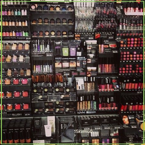 Koleksi Makeup, Rangement Makeup, برج العرب, Makeup Beauty Room, Penyimpanan Makeup, Makeup Collection Goals, Alat Makeup, Makeup Tumblr, Makeup Display