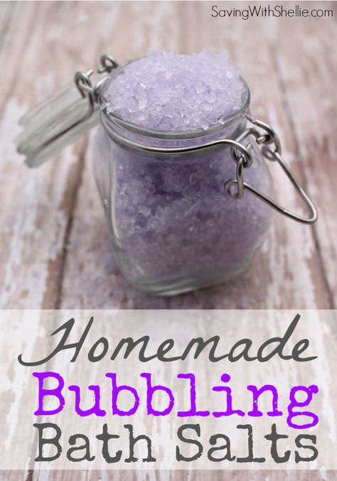 Easy homemade gift idea: Bubbling Bath Salts. Change the color to match the season. Put them in a mason jar for a simple, lovely gift. Bubbling Bath Salts, Lavender Bubble Bath, Homemade Gift Idea, Bath Scrub, Hantverk Diy, Easy Homemade Gifts, Diy Kosmetik, Homemade Bath, Spice Racks