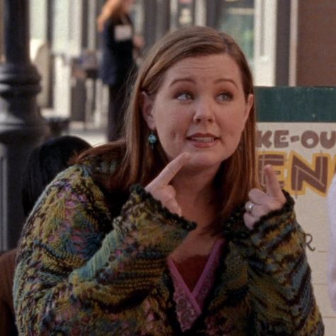 Sookie Gilmore Girls, Gilmore Girls Fashion, Gilmore Girls Outfits, Gilmore Girls Seasons, Mother Daughter Relationships, Lorelai Gilmore, Tv Show Outfits, Women Writing, Melissa Mccarthy