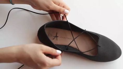 This is a guide to making DIY lace up ballet flats. Learn how to lace up flats with this simple, step-by-step tutorial. Diy Lace Up, Lace Up Ballet Flats, Style Flats, Ballet Style, Shoe Ideas, Black Ballet, Cleaning Gadgets, Ballet Fashion, Lace Up Flats