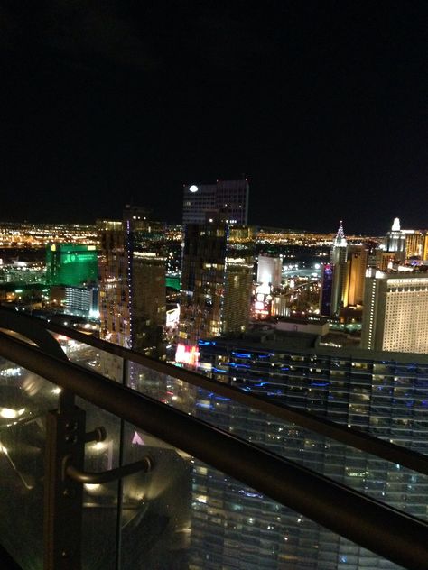 The view of the strip from The Cosmopolitan Hotel in Las Vegas. Las Vegas Hotel Aesthetic, Las Vegas Cosmopolitan Hotel, 21st Birthday Vegas, Las Vegas Suites, Las Vegas View, Cosmopolitan Hotel, Las Vegas Luxury, Apartment View, Casino Hotel