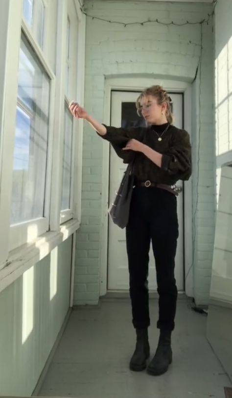 All Black Outfit Gender Neutral, Grunge Interview Outfit, Teacher Grunge Outfit, Artsy Professional Style, Layered Turtleneck Outfit Grunge, Cute Work Outfits Barista, Women Dressing Masculine, Grunge Office Wear, Nonbinary Work Outfits