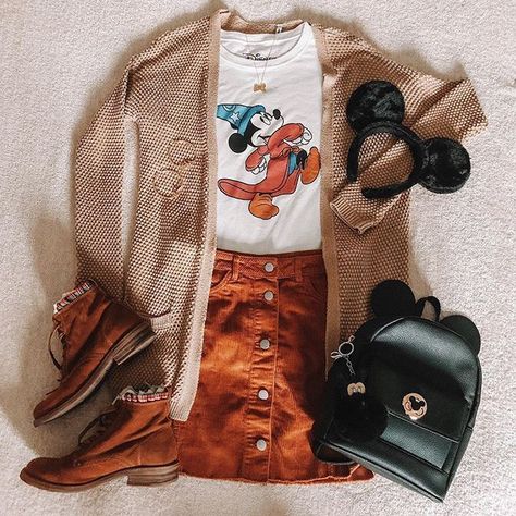 Disneyworld Outfit October, Disney In October Outfits, Disney World Fall Outfits, Disney Outfits Fall, Disney World Aesthetic Outfits, Fall Disney Outfits, Disney Park Outfit, Disney Outfits Women, Disney Trip Outfits