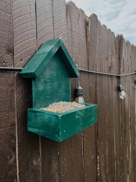 The Easiest DIY Bird Feeder {With Scrap Wood!} – Love & Renovations Scrap Wood Bird Feeder, Bird Feeders Wood, Pallet Wood Bird Feeder, Scrap Wood Projects Diy Outdoor, Easy Diy Birdhouse, Diy Bird Houses, Scrap Wood Crafts Diy, Diy Birdhouse Easy, Bird House Diy