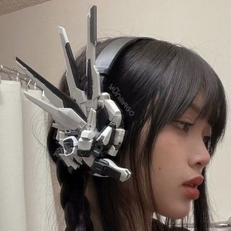 Cybercore Aesthetic, V Model, Spotify Artist, Arte Robot, Cyberpunk Aesthetic, Cyberpunk Fashion, Futuristic Fashion, Poses References, A Robot