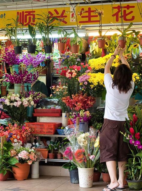 Singapore's Little Bastion of Cool: Tiong Bahru Tshirt Photoshoot, Singapore Aesthetic, Singapore Cafe, Wet Market, Tiong Bahru, Singapore Garden, Grad Shoot, Singapore Photos, Street Vendor