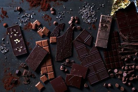 What Do We Really Know About Chocolate's Health Benefits? Gourmet Chocolate Recipes, Chocolate Fantasy, Chocolate Benefits, Chocolate Pictures, Ganache Recipe, Chocolate Heaven, Chocolate Maker, Premium Chocolate, I Love Chocolate