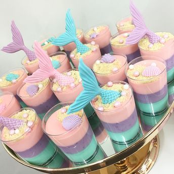 Mermaid Party Treats! Mermaid Desserts, Mermaid Decorations, 4de Verjaardag, Ariel Birthday Party, Ariel Party, Mermaid Birthday Party Decorations, Mermaid Theme Birthday Party, Mermaid Birthday Cakes, Ariel Birthday