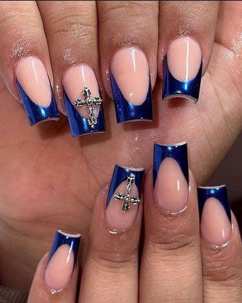 Dark Blue French Tips Coffin, Blue And Gold Square Nails, Nail Ideas Navy Blue And Gold, Navy Blue And Silver Quince Nails, Navy Quince Nails, Royal Blue Nails With Charms, Short Acrylic Nails Navy Blue, Dark Blue And White Nails Acrylic, Navy Blue Birthday Nails