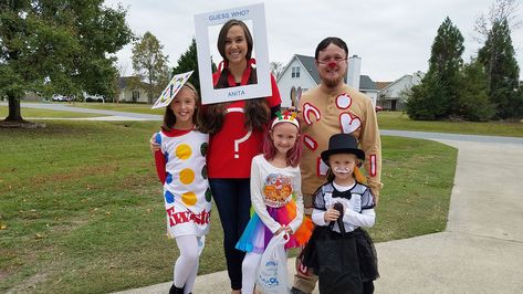 31 days of Halloween costumes: Family game night Family Game Night Basket, Halloween Costumes Family, Family Games Night, 1st Birthday Party Games, Kids Game Night, Games Night, Super Family, Trendy Family, Halloween Games For Kids