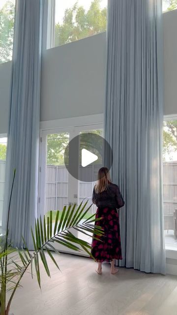 Avanti Designs | Luxury Drapery & Detailed Upholstery on Instagram: "Functional High Ceiling Custom Drapes — #AvantiDesigns #highceilings #highceilingdecor #windowtreatments #curtains #tallceilings #newhome #newconstruction #dallashomes #interiordesign #customcurtains #customdrapery #drapery #drapes #linendrapes #homeinspo #livingroom #livingroomdecor #custom #madeinusa #dallasdesigner #frisco #mckinneytx #celina #prospertx #tollbrothers #grandhomes #customhomes #texas" Curtains For Tall Windows High Ceilings, Vaulted Ceiling Curtains, High Ceiling Curtains, High Ceiling Decorating, Luxury Drapery, High Curtains, Ceiling Curtains, Tall Windows, Linen Drapes