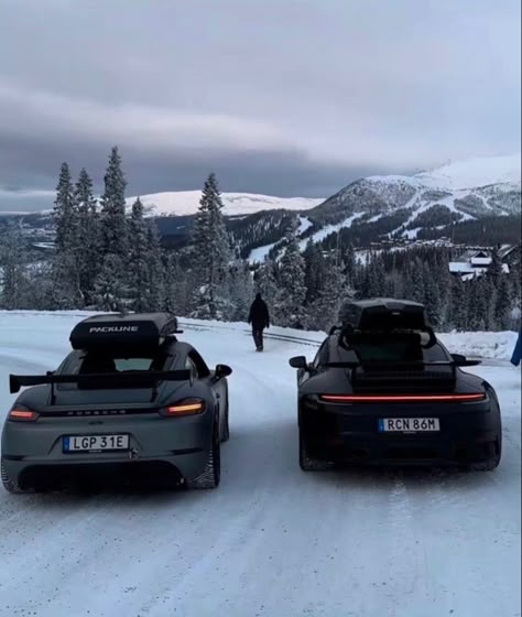 Winter Aesthetic Lifestyle, Rich Winter Aesthetic, Christmas Porsche, Cars In Snow, Luxury Skiing, Car In Snow, Mode Au Ski, Rich Winter, Aesthetic Luxury