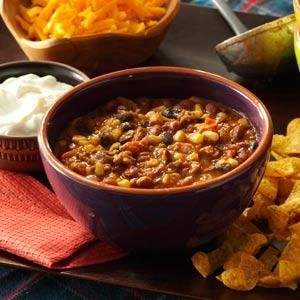 Santa Fe Chili from Taste Of Home, made it this evening, absolutely delicious and so easy!!!  Only change I made was using lower salt items when possible. Santa Fe Chili Recipe, Santa Fe Chili, Chili Party, Chili Beans, Stovetop Pressure Cooker, How To Make Tortillas, Recipe Beef, Dinner Today, William Sonoma