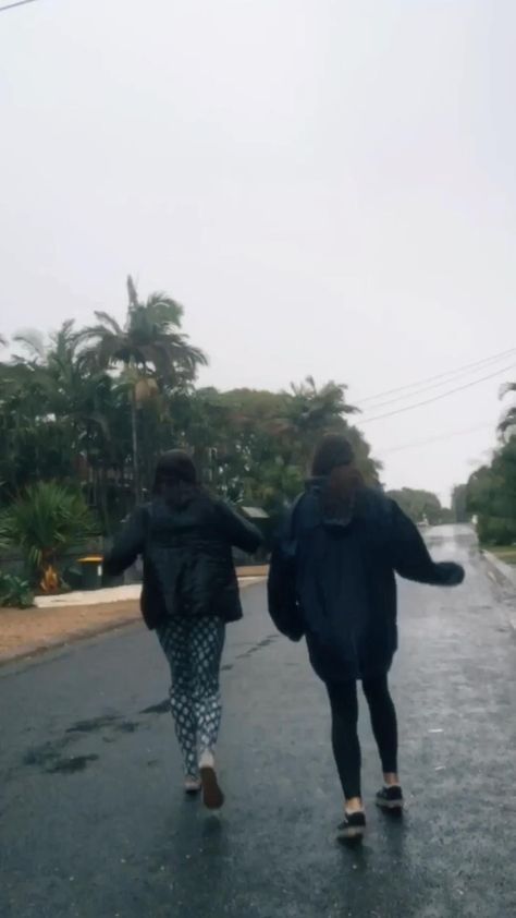 Rain Dancing, Dancing Video, Rain Dance, Best Friend Gifs, Friends Gif, Bff Video, Best Friends Aesthetic, Friends Aesthetic, Best Friend Photos