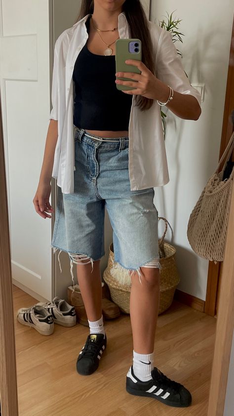 Spring Cargo Style Knee-length Shorts, Trendy Knee-length Shorts For Streetwear, Casual Baggy Knee-length Shorts, Spring Streetwear Jean Knee-length Shorts, Cotton Knee-length Shorts For Streetwear, Skate Outfits, Female Outfits, Shorts Outfits Women, Thrift Haul