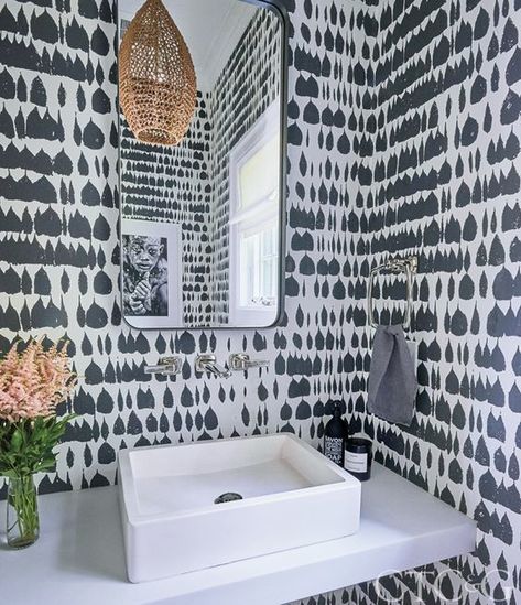 Queen Of Spain Wallpaper, Bold Powder Room, Spain Wallpaper, Bathroom Wallpaper Trends, Wallpaper Powder Room, Queen Of Spain, Powder Room Wallpaper, Wallpaper Bathroom, Wallpaper Interior Design