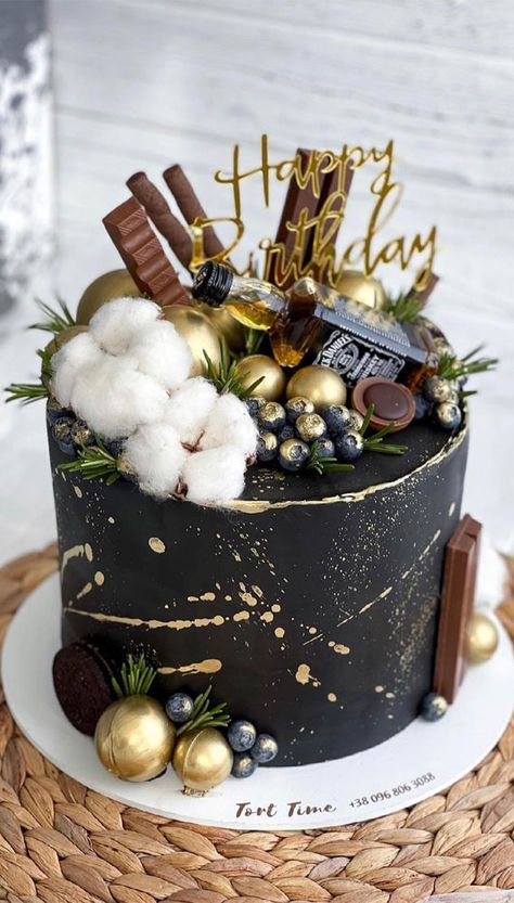 Chocolate And Gold Birthday Cake, Black Birthday Cakes For Men, Winter Cake Ideas, Winter Birthday Cake, Black Birthday Cake, Winter Chocolate, Cake Winter, Winter Cakes, Cake Design For Men