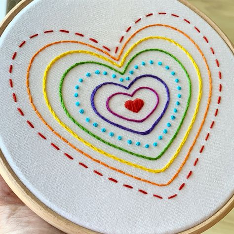 Hand Embroidered Rainbow, French Notes Embroidery, Embroidery For Kids, Embroidered Rainbow, Rainbow Embroidery, Embroidery Hoop Art Diy, Basic Hand Embroidery Stitches, Embroidery Hoop Crafts, Simple Hand Embroidery Patterns