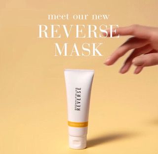 REVERSE Radiance Mask is an intensive face mask that visibly smooths skin's texture and reveals a more luminous complexion in just 10 minutes. With continued use, it visibly evens skin tone for a more translucent complexion. Made with brightening Retinal-MD Technology, exfoliating Glycolic Acid and Turmeric Extract to boost radiance, this metallic cream mask revives the look of dull, uneven skin as it brightens. Commercial Photography Product, Rodan And Fields Reverse, Oriflame Beauty Products, Product Shooting, Skincare Products Photography, Life Changing Skincare, Cosmetics Photography, Beauty Products Photography, Skincare Video