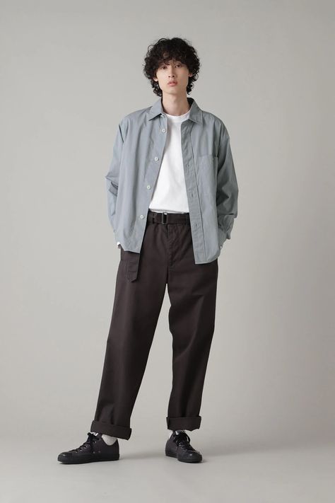 Architecture Work Outfits, Transmasc Business Casual, Uniqlo Photoshoot, Masc Pants, Minimalist Men Outfit, Casual Masc Outfits, Masc Business Casual, Japanese Minimalist Fashion Men, Uniqlo Men Outfit