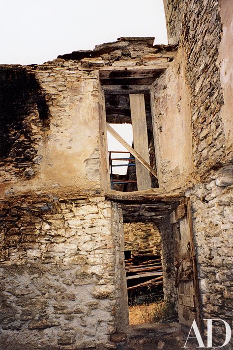 Old Italian House Interior, Italian House Interior, Old Italian House, Abandoned Farmhouse, Mediterranean Homes Exterior, Tuscan Farmhouse, Italian Farmhouse, Italy Architecture, Italy Home