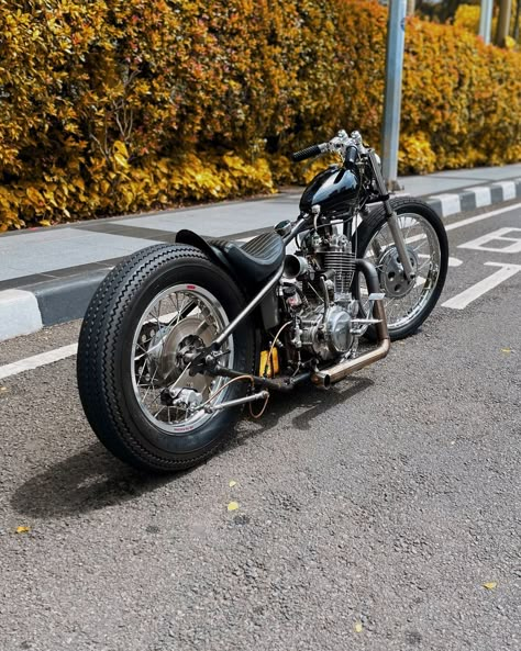 Autumn . . . . #yamahasr400 #chopper #miyabichopper #sr400 #ftw | Instagram Yamaha Sr400 Chopper, Sr400 Chopper, Yamaha Bobber, Yamaha Sr400, Motor Custom, Bobber Bikes, Custom Chopper, Chopper Bike, Bobber Chopper