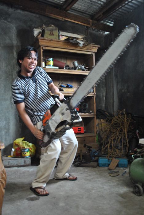 chain saw Holding Chainsaw Reference Drawing, Holding Chainsaw Pose Reference, Chained Up Reference, Chainsaw Pose Reference, Chainsaw Reference, Random Poses Reference, Wounded Pose Reference, Action Pose Reference, References For Art