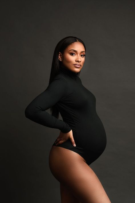 Bodysuit Studio Photoshoot, Aesthetic Maternity Shoot, Body Suit Photoshoot, Maternity Shoot Black Women, Bodysuit Photoshoot Ideas, Going Into Labor, Maternity Shoot Outfit, Studio Maternity Shoot, Maternity Picture Outfits