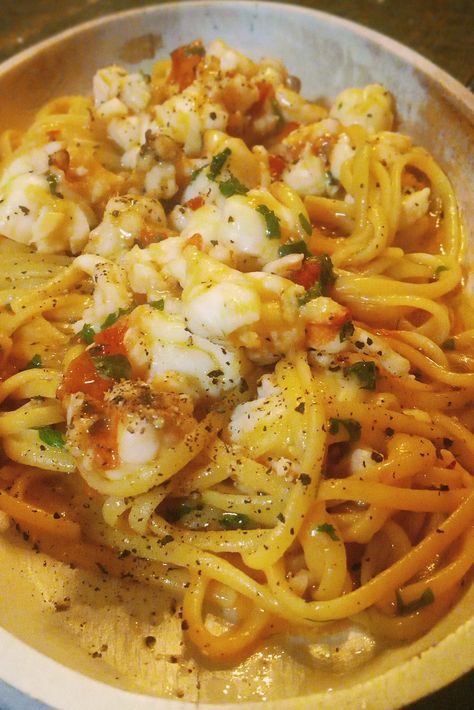 Buttered Lobster Pasta - Easy DIY Recipes Lobster Pasta Recipe, Lobster Spaghetti, Lobster Pasta, White Bean Soup Recipes, Italian Parsley, Lobster Tail, Slow Cooked Chicken, Bean Soup Recipes, Lobster Recipes