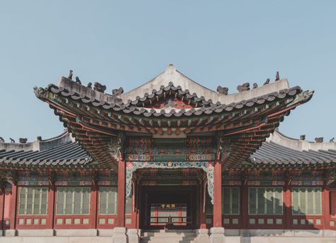 Places In Seoul, Changdeokgung Palace, Where To Stay In London, Ancient Korea, Ruyi's Royal Love In The Palace, Modern Architecture Building, South Korea Travel, Black Lion, Holland Park