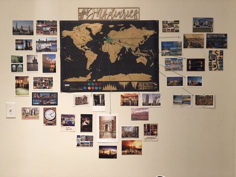 Fun with postcards to remember your travel stories Travel Display Wall, Travel Postcard Display, Post Card Display Wall Art, Travel Picture Wall, Postcard Display Ideas, Postcard Display Wall, Postcard Wall Decor, Map Display, Travel Photo Wall