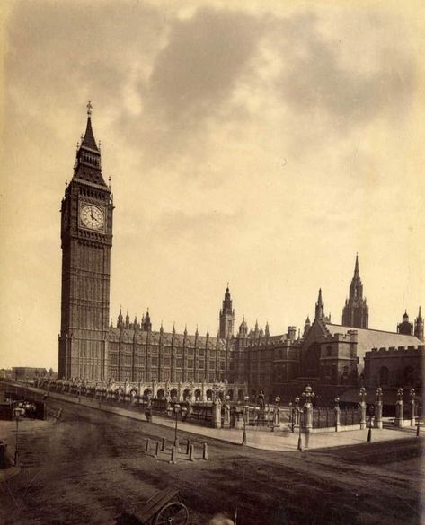 Vintage 1800s Aesthetic, John Mccarthy, London 1800, 1800s Aesthetic, England Aesthetic, Aesthetic London, John Everett Millais, Victorian London, Commercial Street