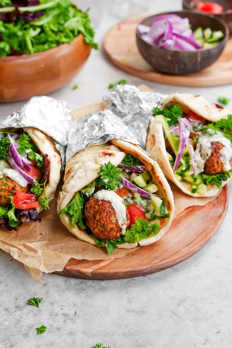 Turkey Gyro Recipe, Falafel Wrap Recipe, Finger Foods For Party, Falafel Wrap, Gyro Recipe, Falafel Recipe, Party Snack Food, Healthy Turkey, Party Food Ideas