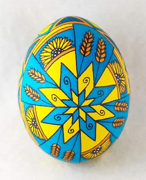 Pysanky Eggs Pattern Ideas, Pasanki Eggs, Pysanky Eggs Pattern, Egg Artwork, Polish Easter, Easter Egg Art, Easter Egg Pattern, Pysanky Eggs, Ukrainian Easter Eggs