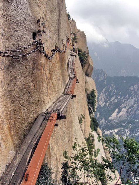 Mt Huashan, China - the most dangerous mountain trail in the world Wooden Path, Dangerous Roads, Image Nature, Travel Stories, Amazing Nature, Hiking Trails, Travel Dreams, Adventure Travel, Places To Travel