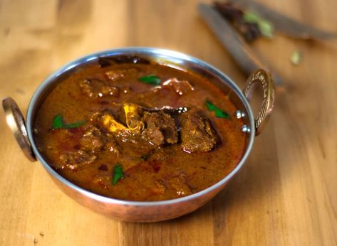 A Step-by-Step Guide to Cooking an Authentic Indian Curry | Delishably Yummy Pork Recipes, Authentic Indian Curry, Pork Curry, Curry Goat, Veg Curry, Beef Curry, Cooking For Beginners, Curry Dishes, India Food