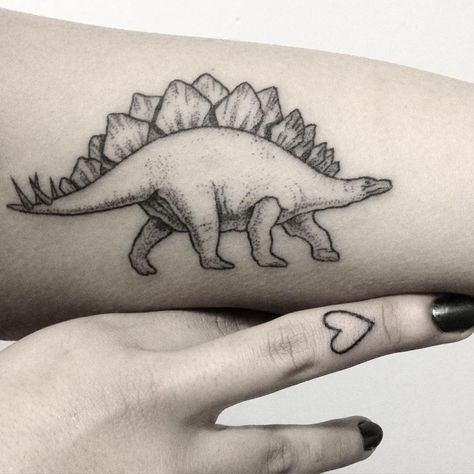 maryellengroundwater || 2 in 1! Stegosaurus and lil finger tattoo on Sanaz (I ❤️ DINOS)  #handpoke #dinosaur #dinosaurtattoo #heart #fingertattoo #stickandpoke #stegosaurus #machinefree Stegosaurus Tattoo, Jurassic Park Tattoo, Font Tato, Pencil Tattoo, Dinosaur Tattoo, Finger Tattoo For Women, Dinosaur Tattoos, Tattoo Convention, Finger Tattoo