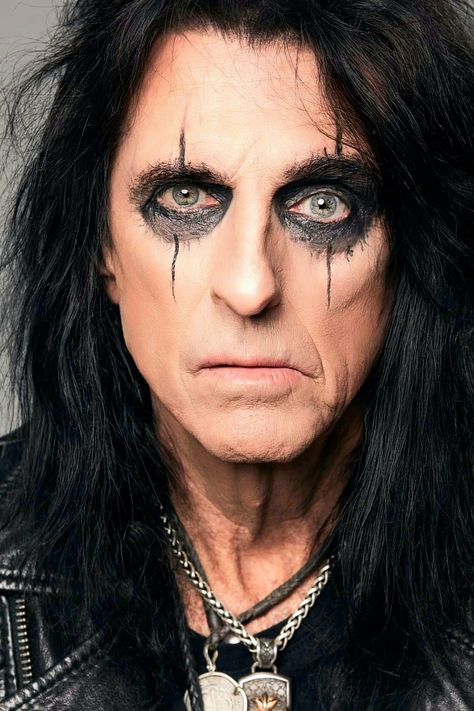 Alice Cooper Aesthetic, Rock Band Makeup, Metal Singer, Alice Cooper Makeup, Alice Cooper Poster, Heavy Metal Makeup, Nem Halloween Makeup, Alice Copper, Makeup Collage