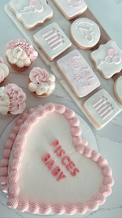 Pisces Bday Cake, Pisces Cake Aesthetic, Pisces Season Cake, Pink 20th Birthday Cake, Pisces Szn Cake, 25 Cake Birthday, Aquarius Cake Birthdays, 25th Birthday Cake Ideas For Her, Pisces Baby Cake